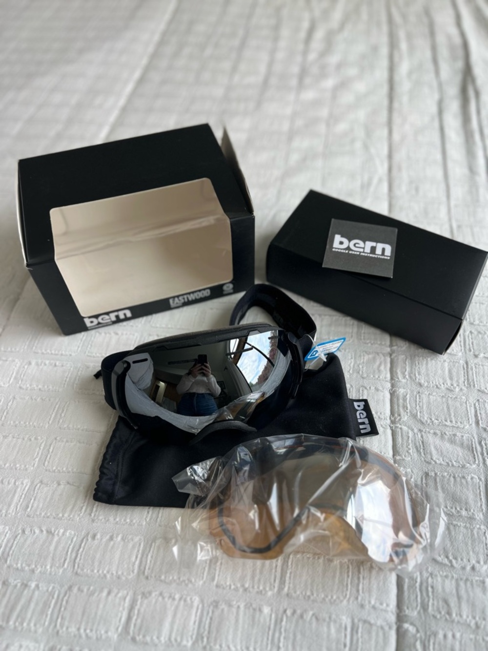 Bern Eastwood Snow Goggles Black Mirror Lens Medium Fit NIB